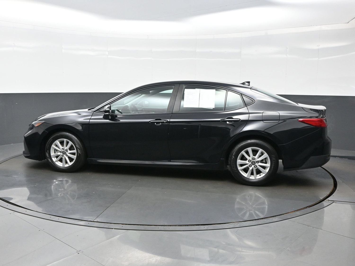 Used 2025 Toyota Camry LE FWD image 3