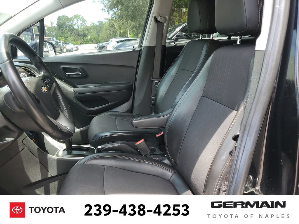 Used 2020 Chevrolet Trax LT w/ Sun & Sound Package FWD image 20