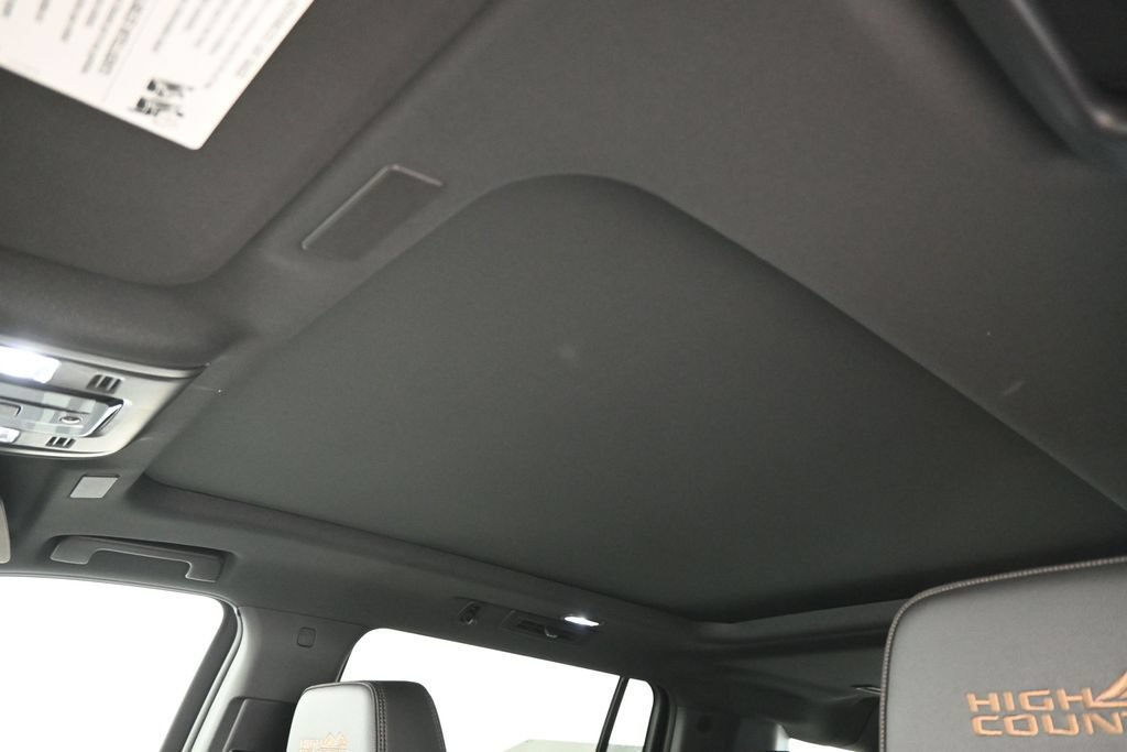 New 2026 Chevrolet Suburban High Country AWD/4WD image 20