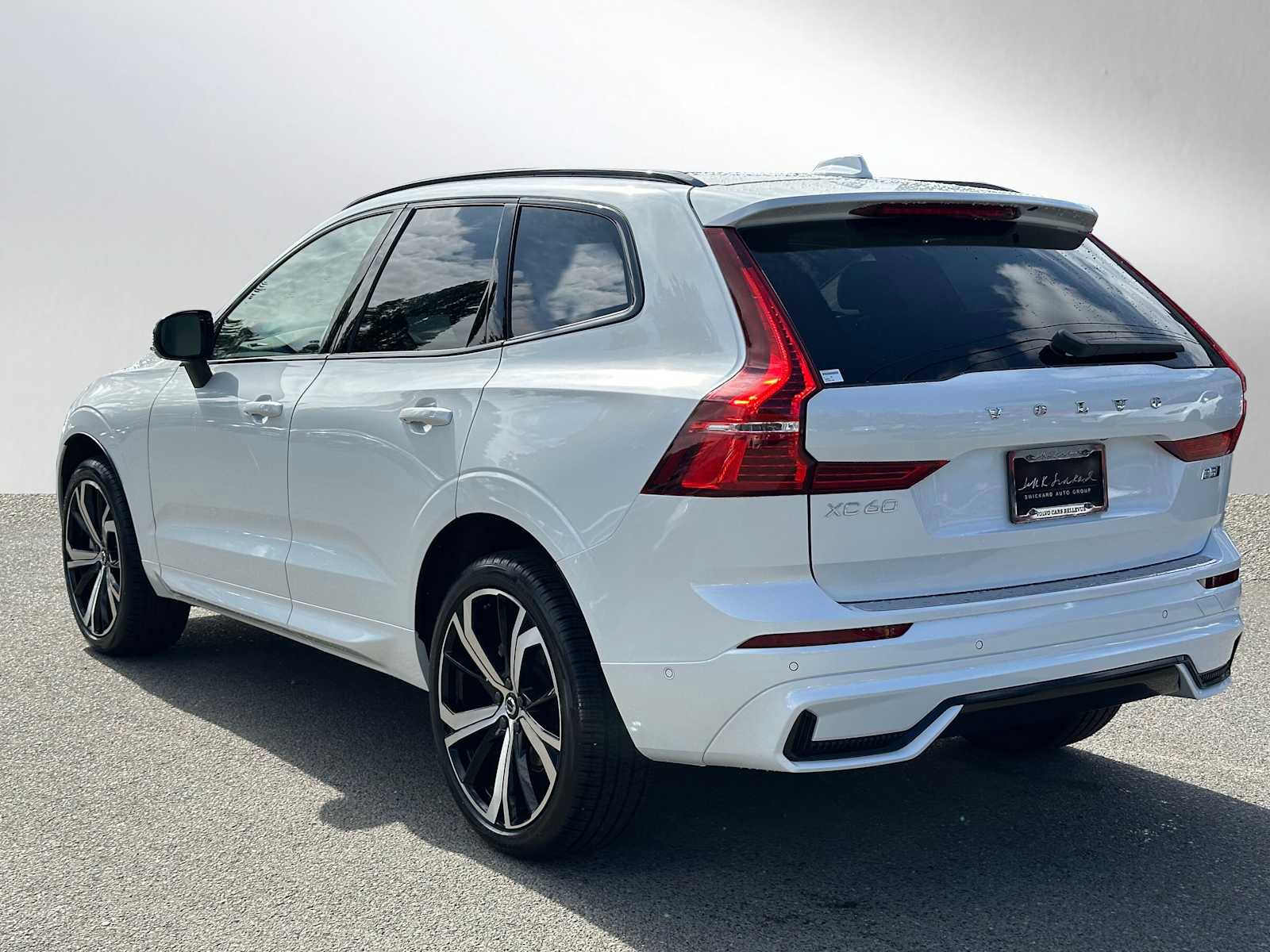 New 2025 Volvo XC60 B5 Ultra w/ Protection Package Premier image 5