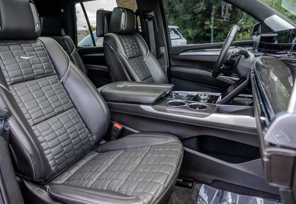 Used 2025 Cadillac Escalade V w/ LPO, ONYX Package AWD/4WD image 24