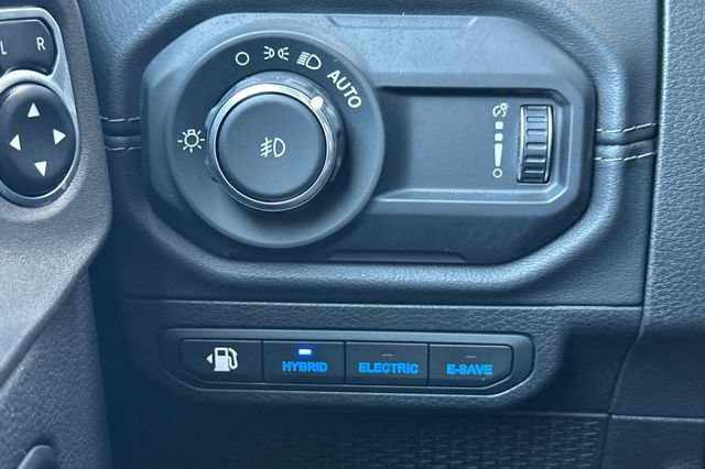 Used 2024 Jeep Wrangler Unlimited Sahara AWD/4WD image 31