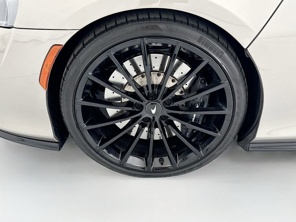 Used 2020 McLaren GT RWD image 25
