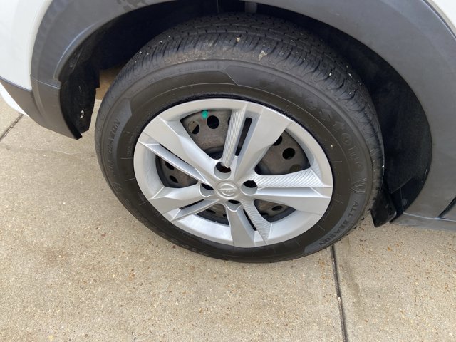 Used 2022 Nissan Kicks S image 30