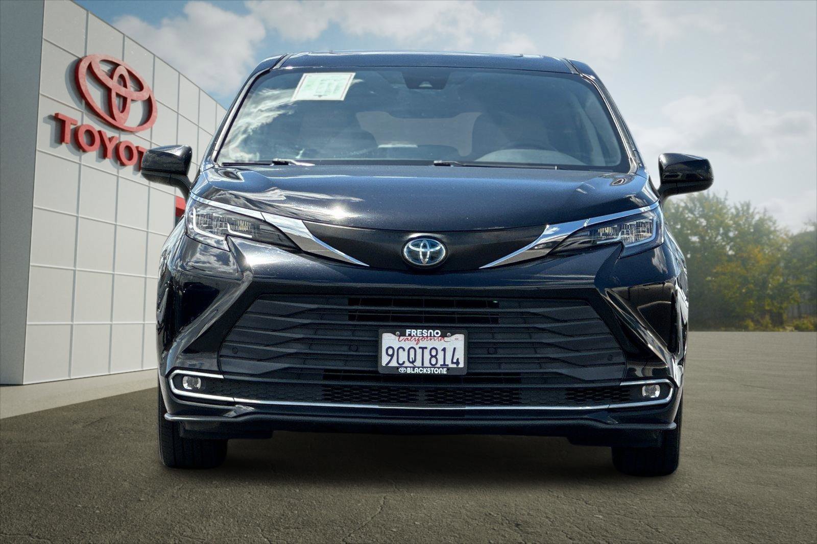 Certified 2022 Toyota Sienna XLE AWD/4WD image 8