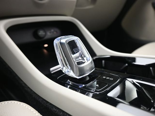 Used 2023 Volvo XC40 B5 Plus w/ Protection Package Premier image 11