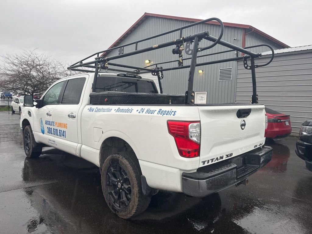 Used 2019 Nissan Titan SV image 2