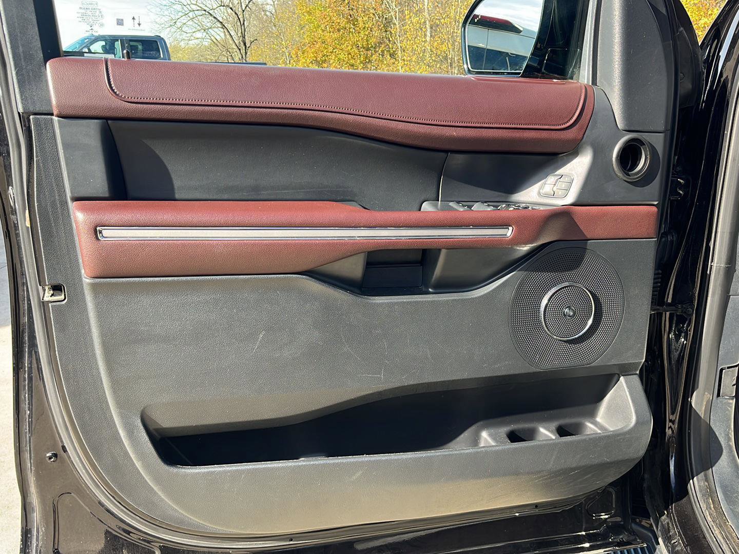 Used 2022 Ford Expedition Max Limited image 9