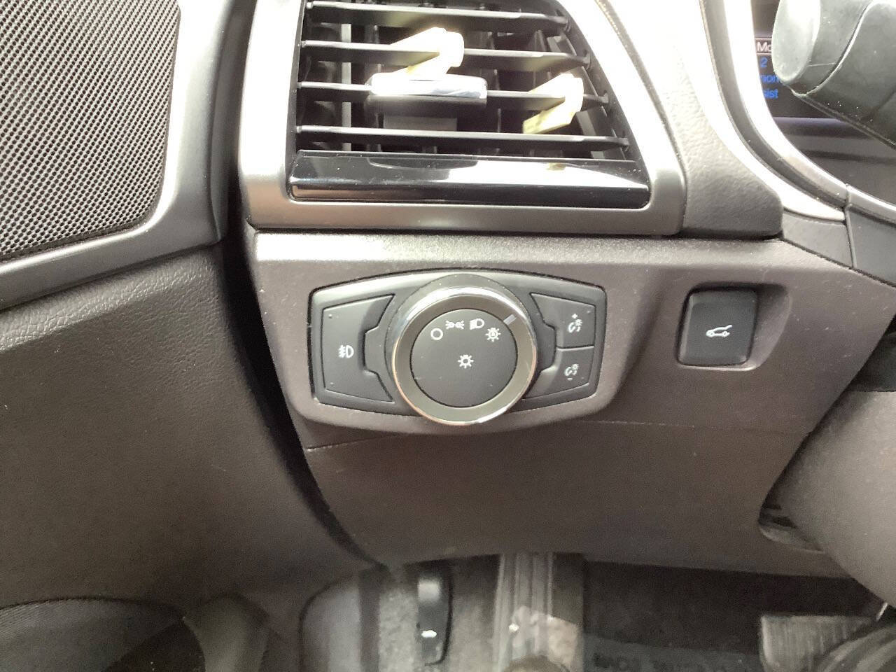 Used 2016 Ford Fusion SE FWD image 39