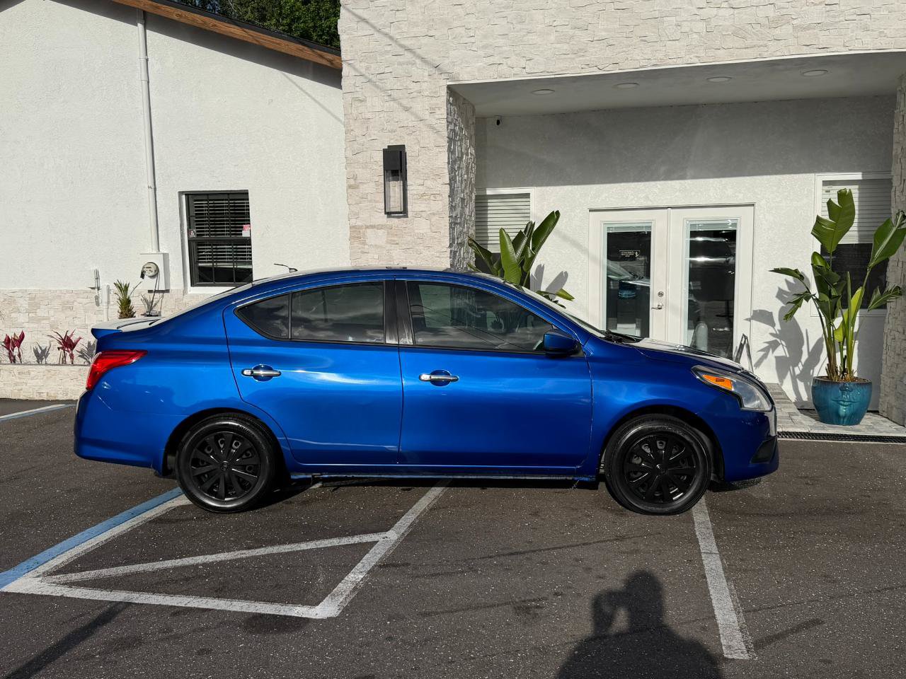Used 2015 Nissan Versa SV FWD image 18