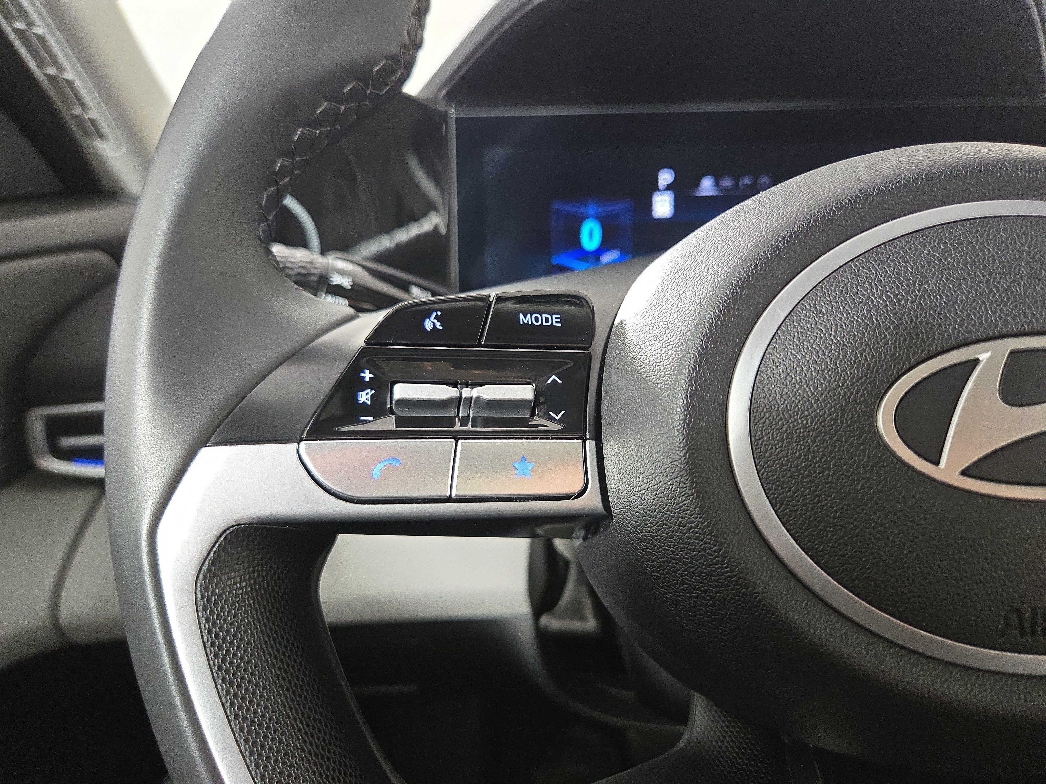 Used 2025 Hyundai Elantra Limited FWD image 15
