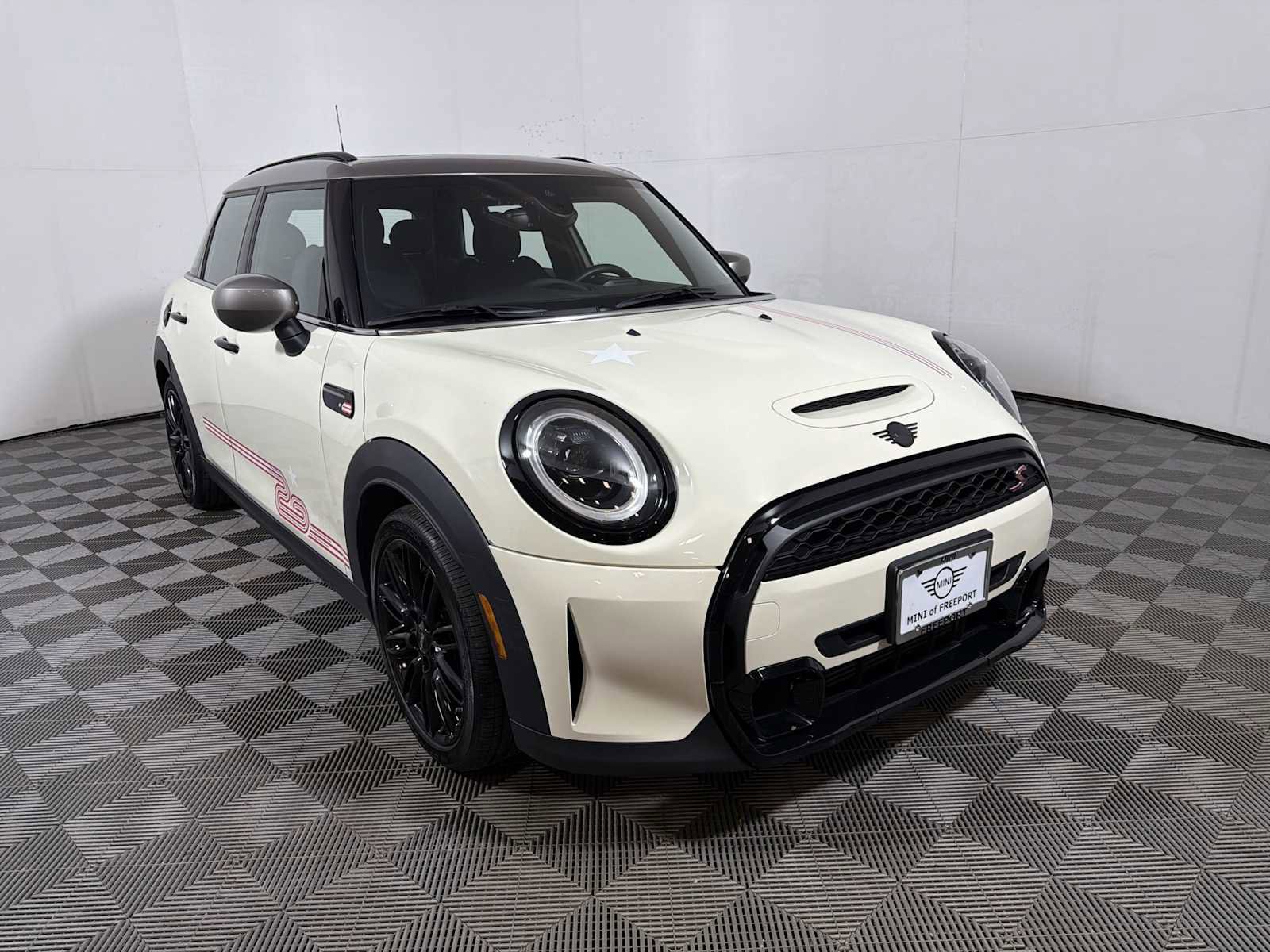 Used 2023 MINI Cooper S image 2