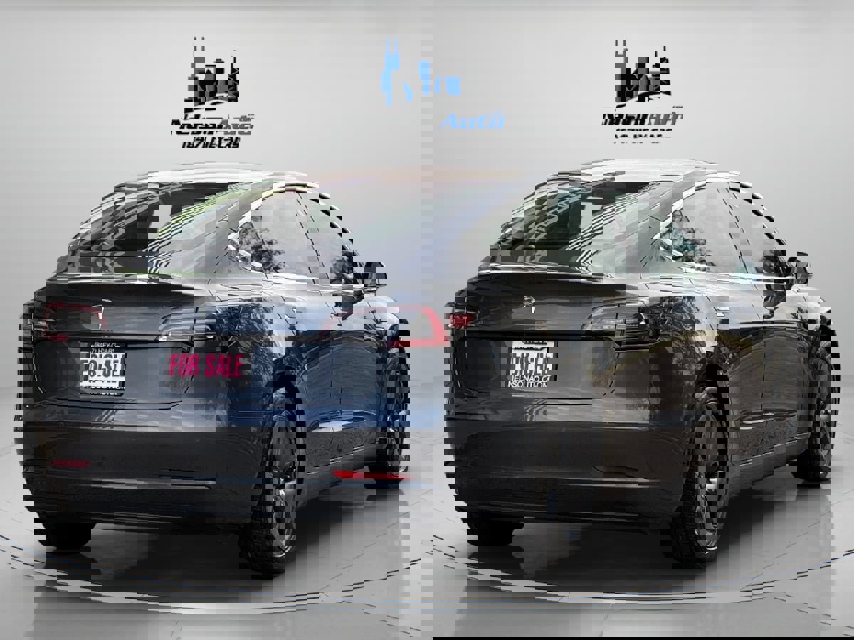 Used 2018 Tesla Model 3 Long Range image 3