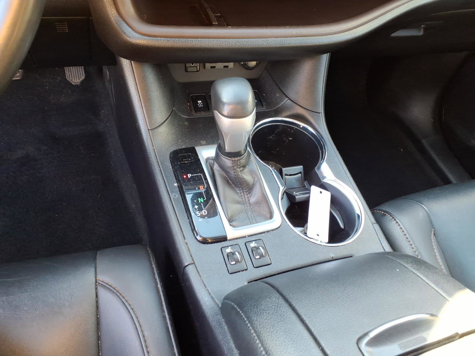Certified 2019 Toyota Highlander XLE AWD/4WD image 10