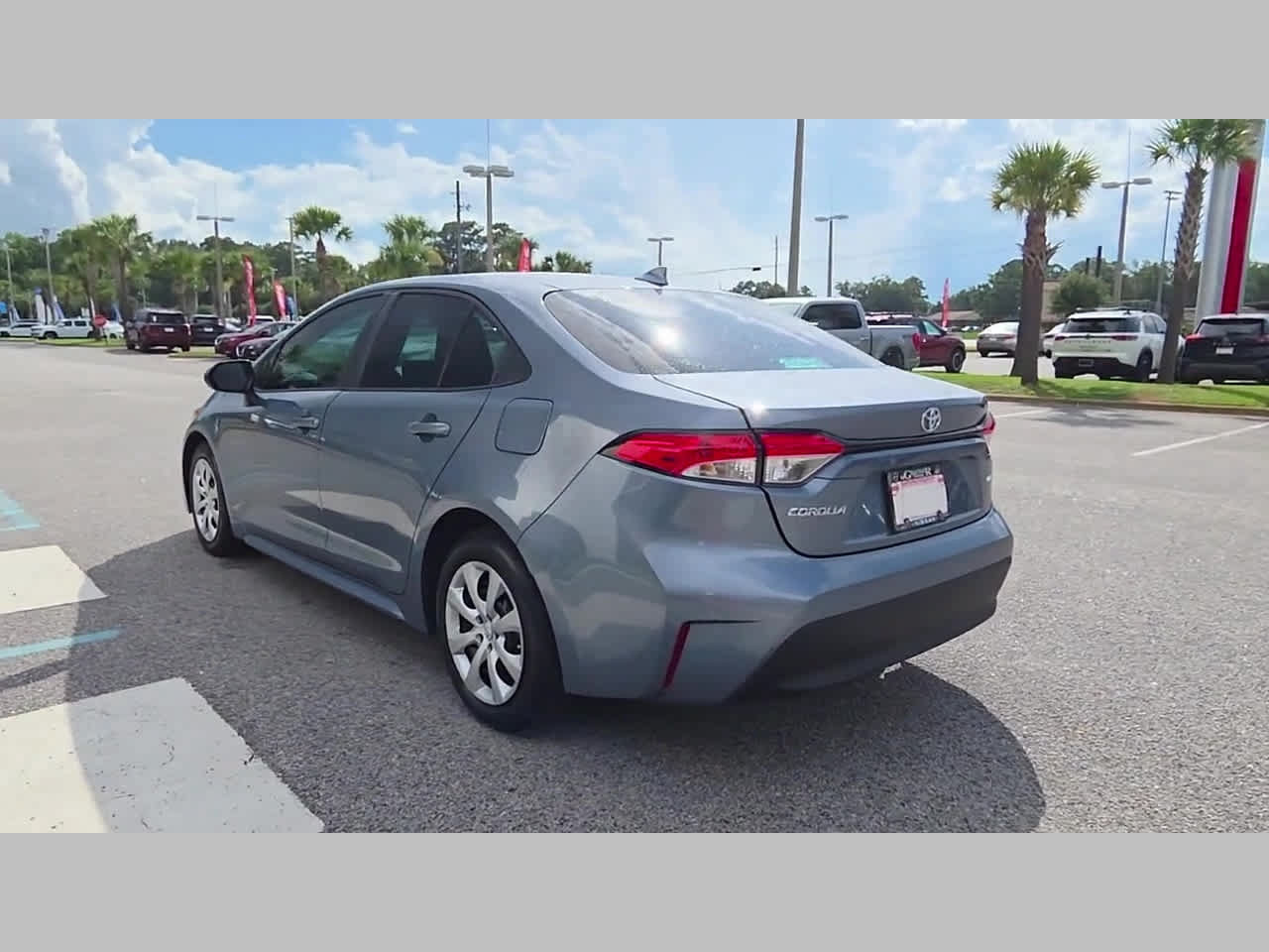 Used 2025 Toyota Corolla LE FWD image 30