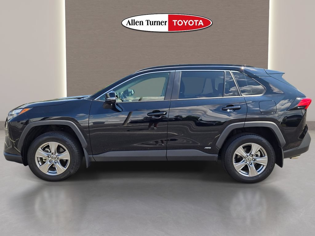 Used 2025 Toyota RAV4 LE AWD/4WD image 9