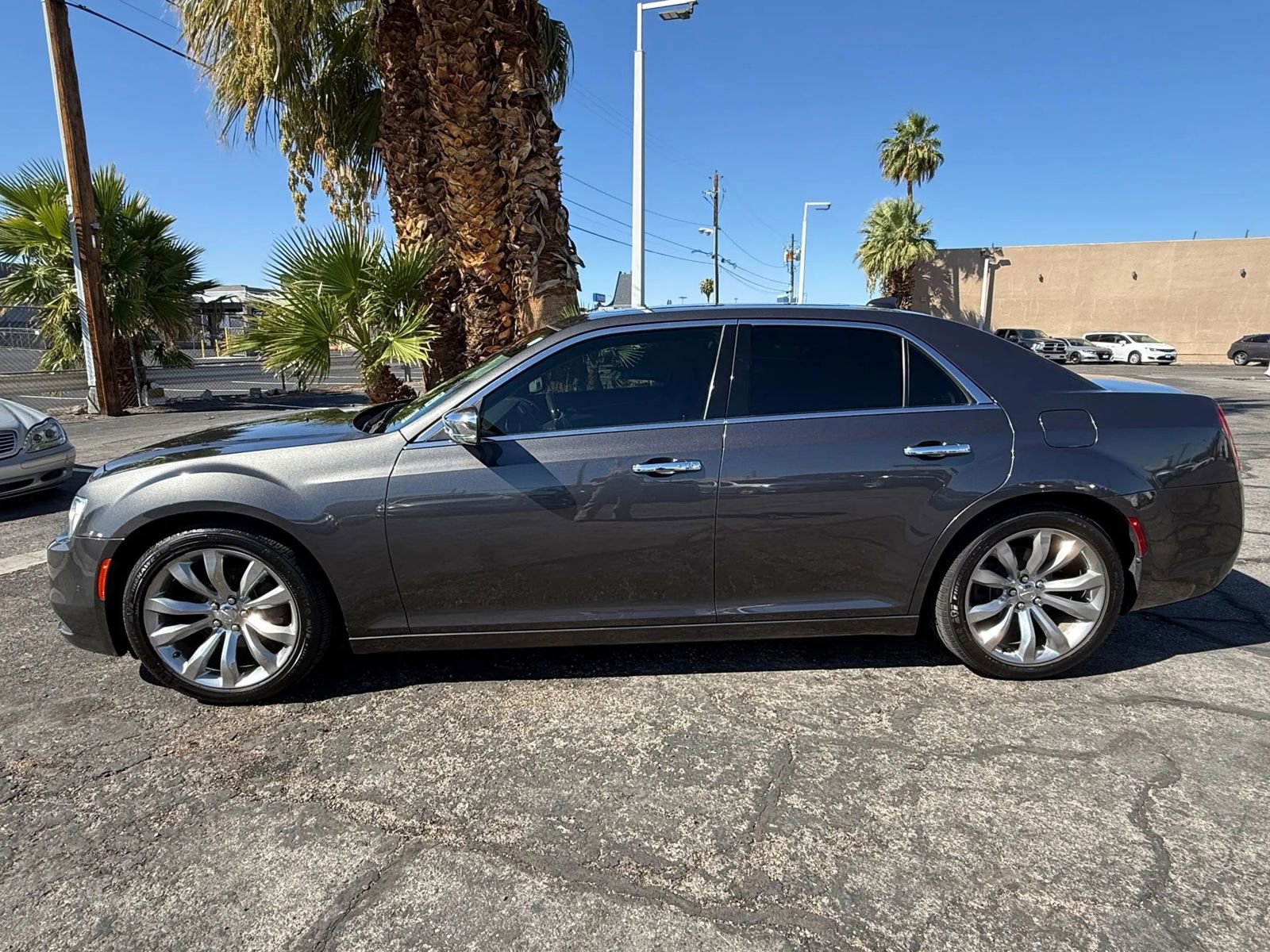 Used 2019 Chrysler 300 Limited w/ Safetytec Plus Group image 2