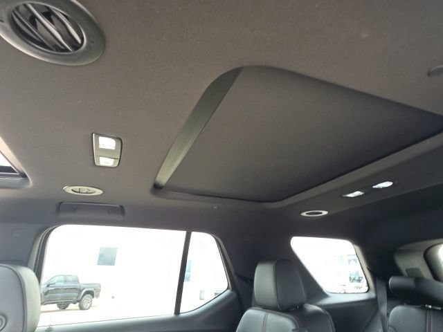 Used 2023 Chevrolet Traverse RS AWD/4WD image 17