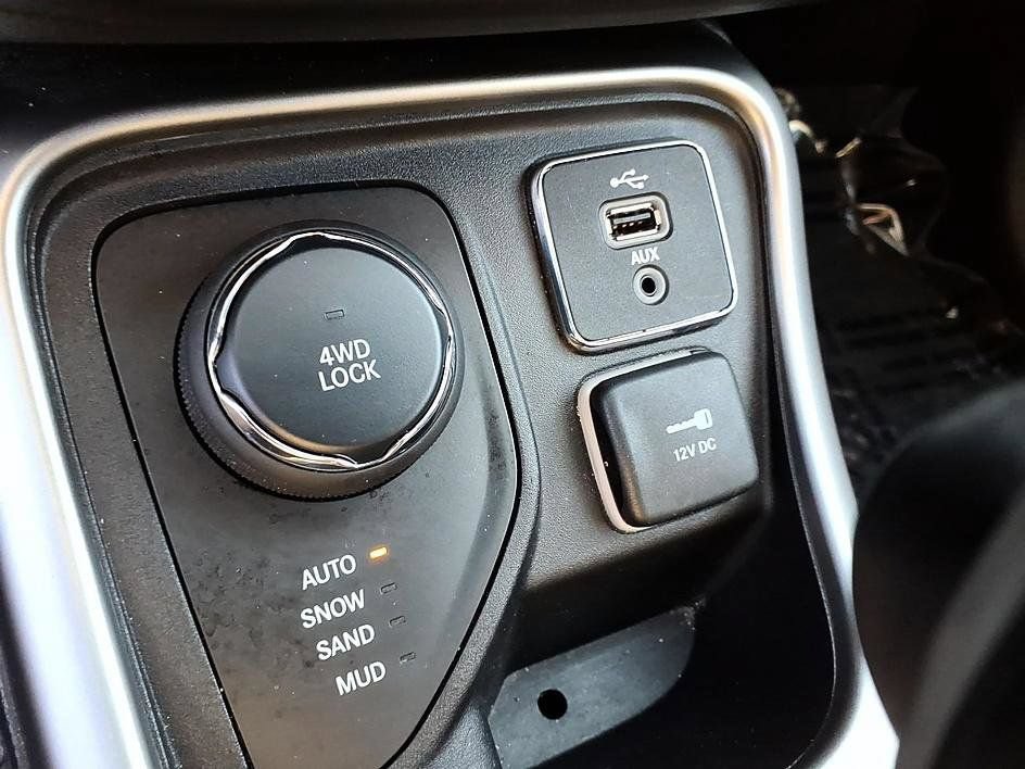 Used 2019 Jeep Compass Latitude AWD/4WD image 27