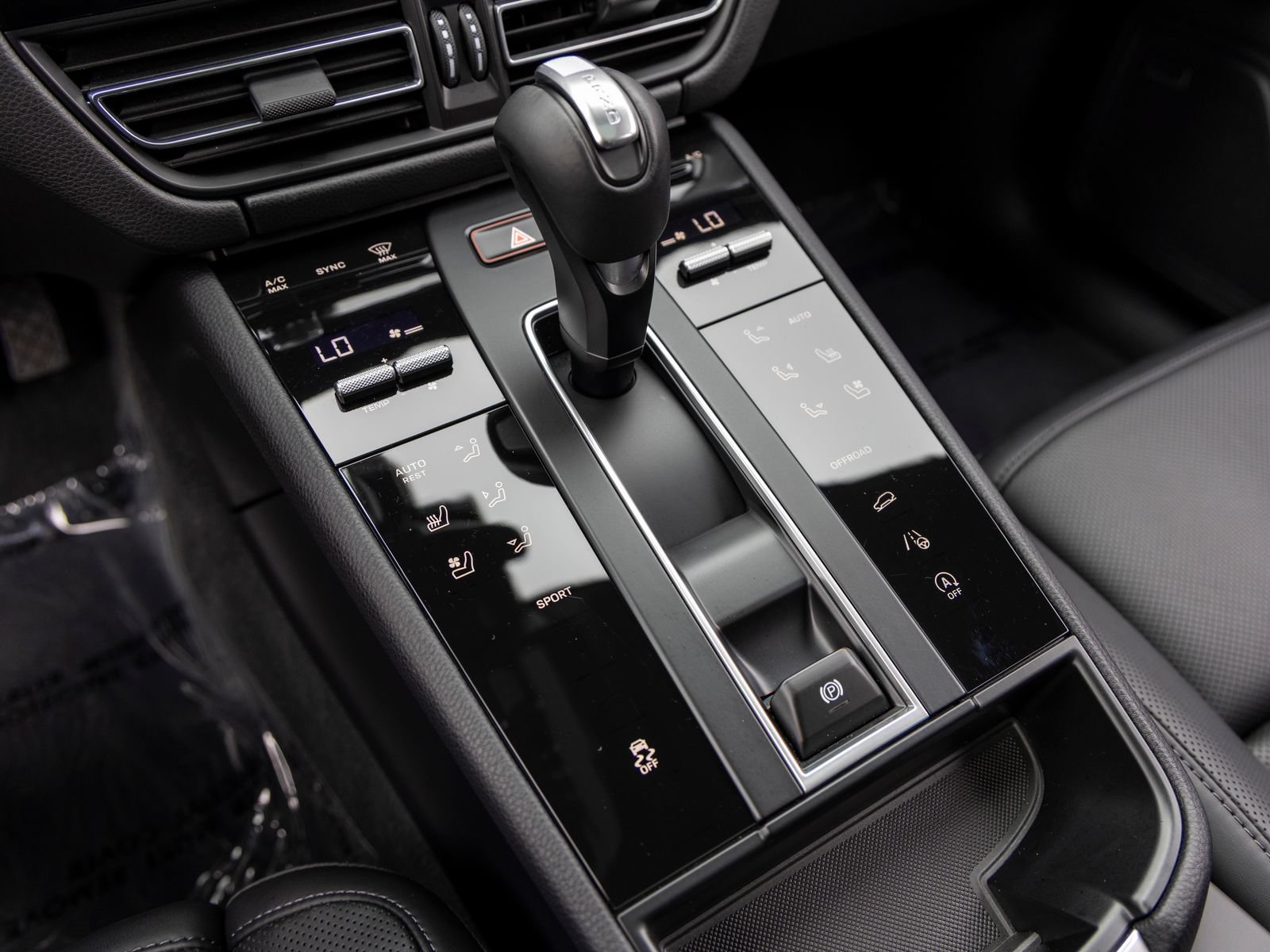 Certified 2026 Porsche Macan AWD/4WD image 46