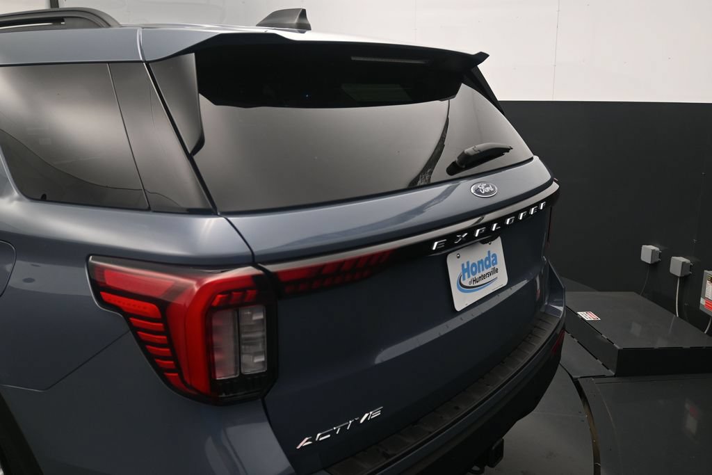 Used 2025 Ford Explorer Active RWD image 14