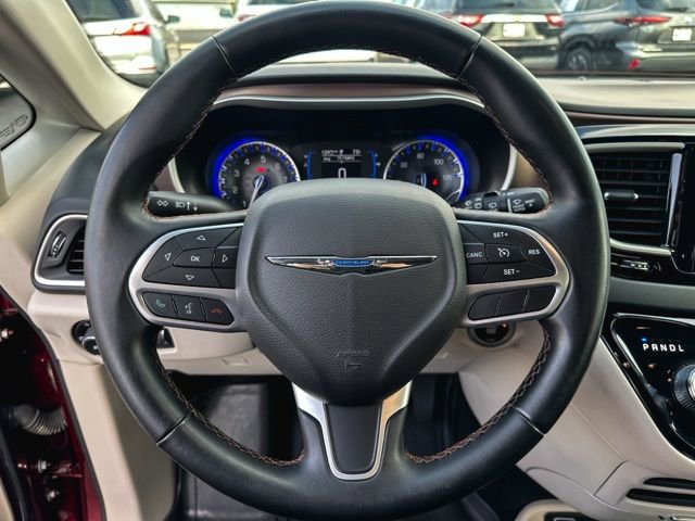 Used 2017 Chrysler Pacifica Touring-L image 15