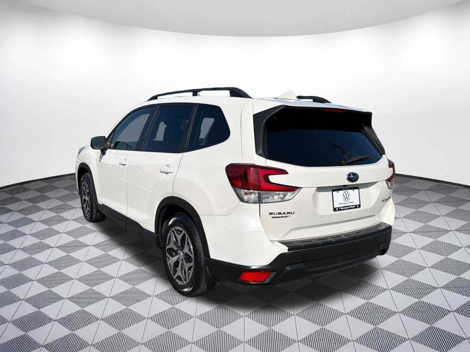 Used 2019 Subaru Forester Premium AWD/4WD image 3