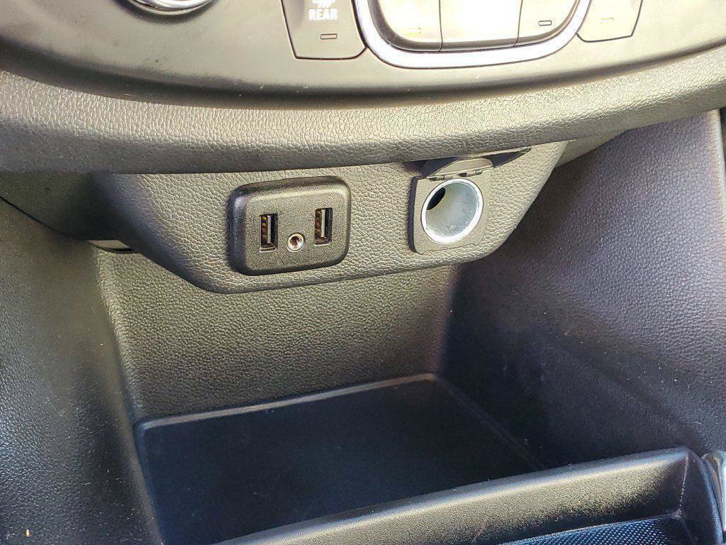 Used 2023 Chevrolet Traverse LS AWD/4WD image 16
