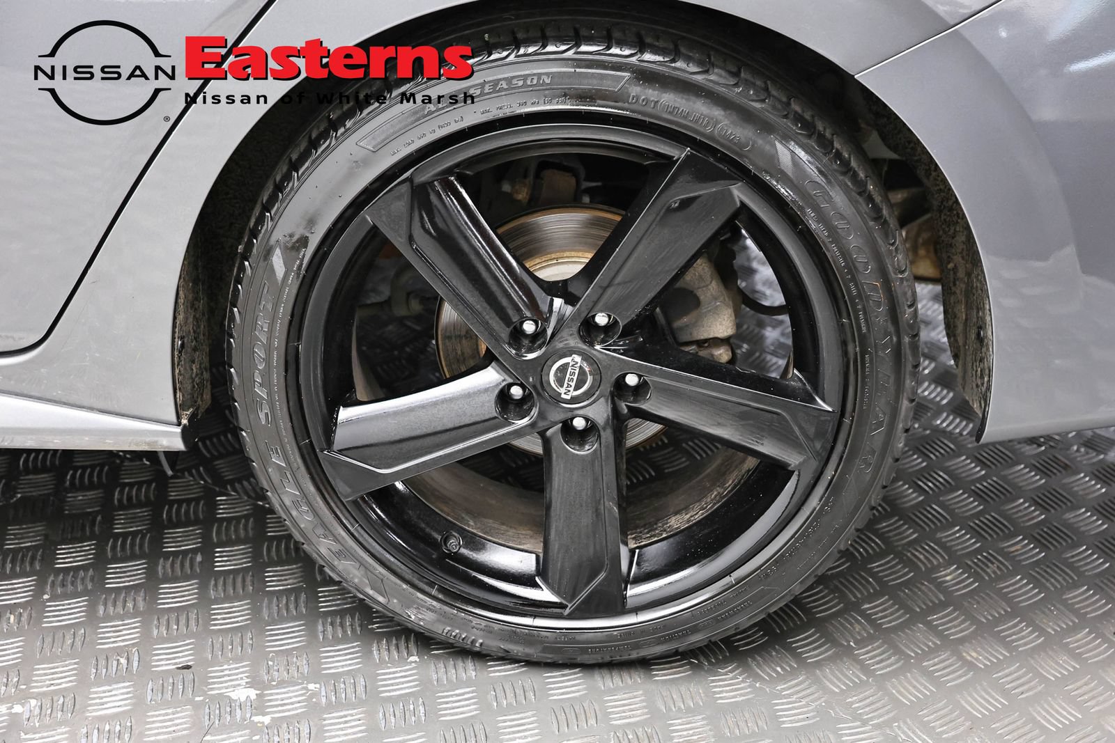 Used 2023 Nissan Sentra SR w/ Midnight Edition Package FWD image 8