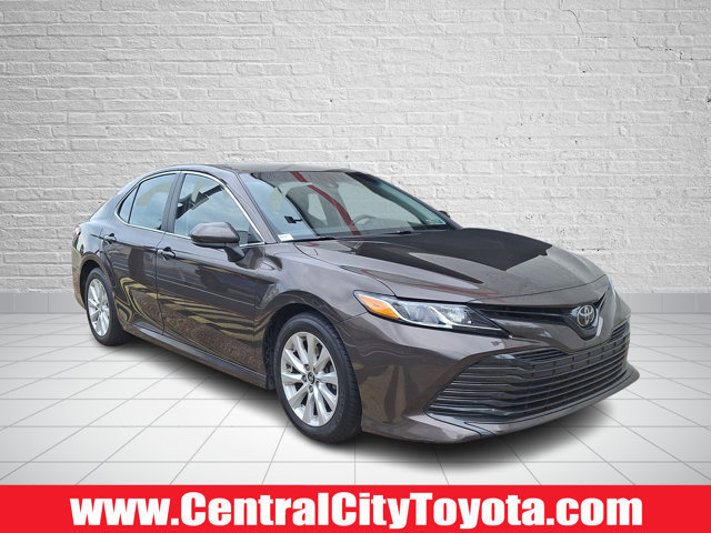Used 2018 Toyota Camry LE FWD image 1