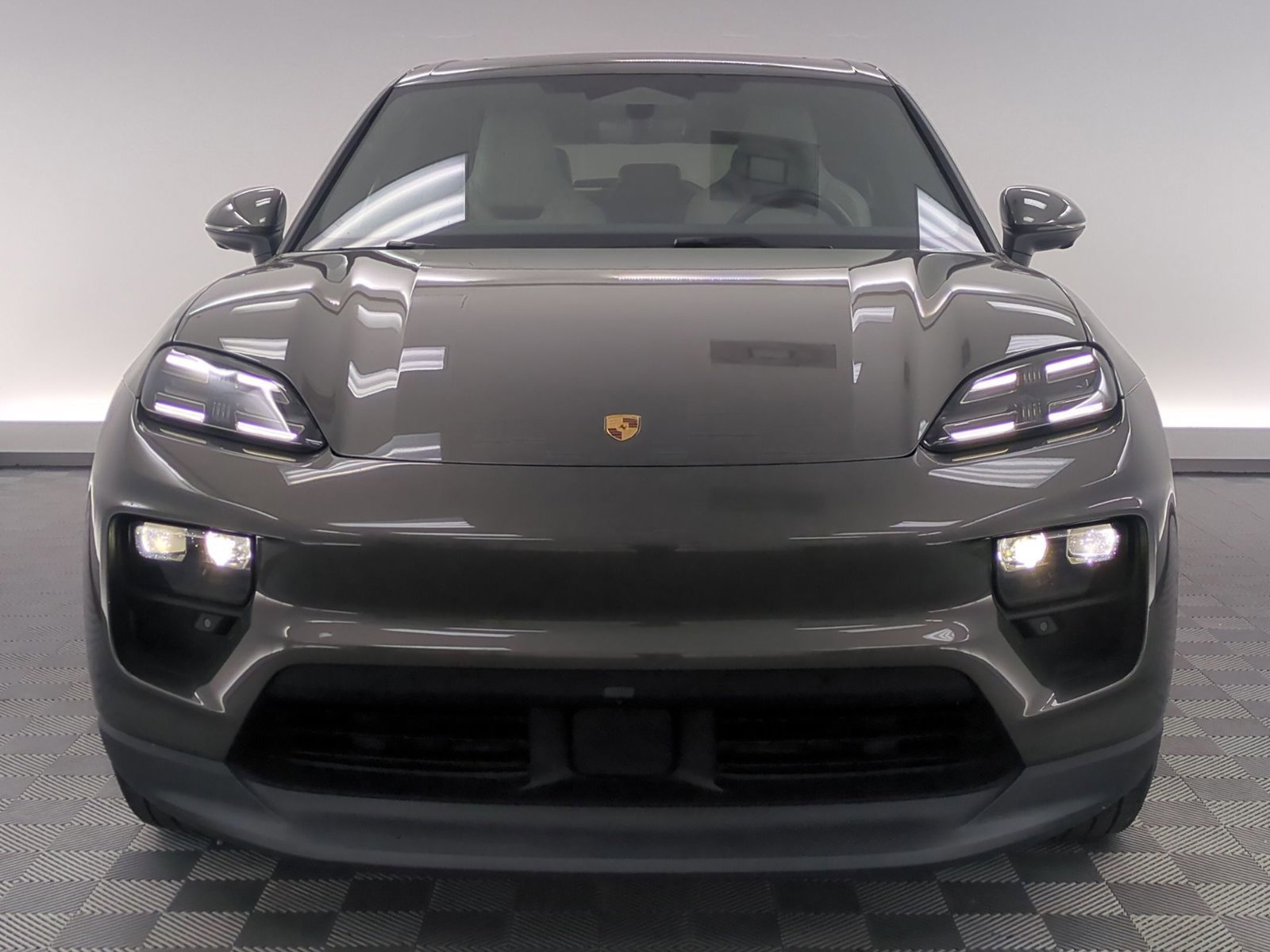 Certified 2025 Porsche Macan Electric RWD image 6