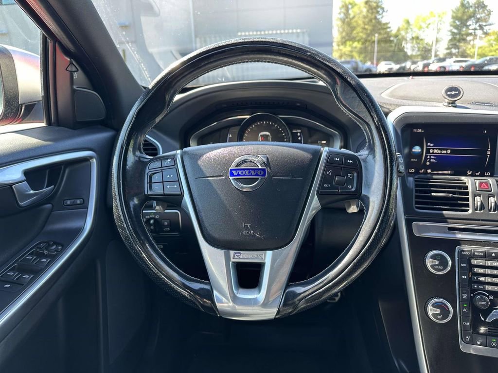 Used 2017 Volvo XC60 T6 R-Design w/ Climate Package image 12