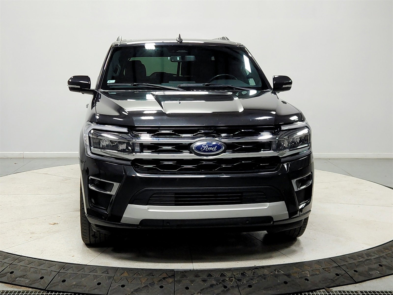 Used 2024 Ford Expedition Limited image 2