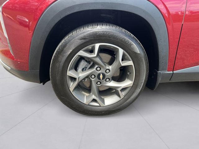 Used 2025 Chevrolet Trax LT w/ Sunroof Package FWD image 9