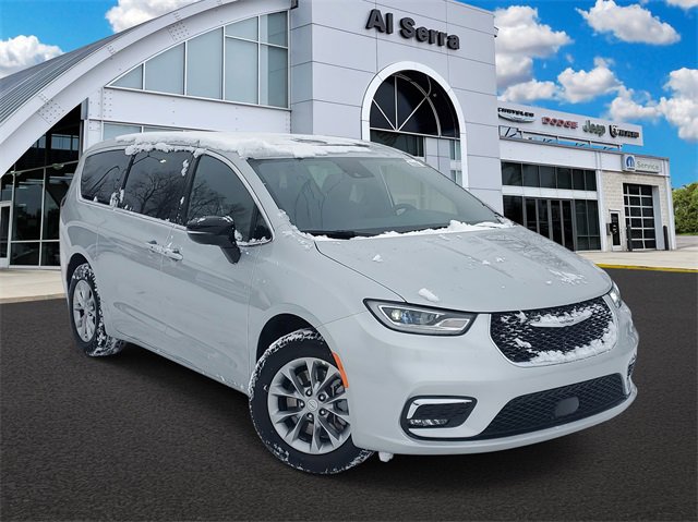 New 2026 Chrysler Pacifica Limited w/ Trailer Tow Group AWD/4WD image 1