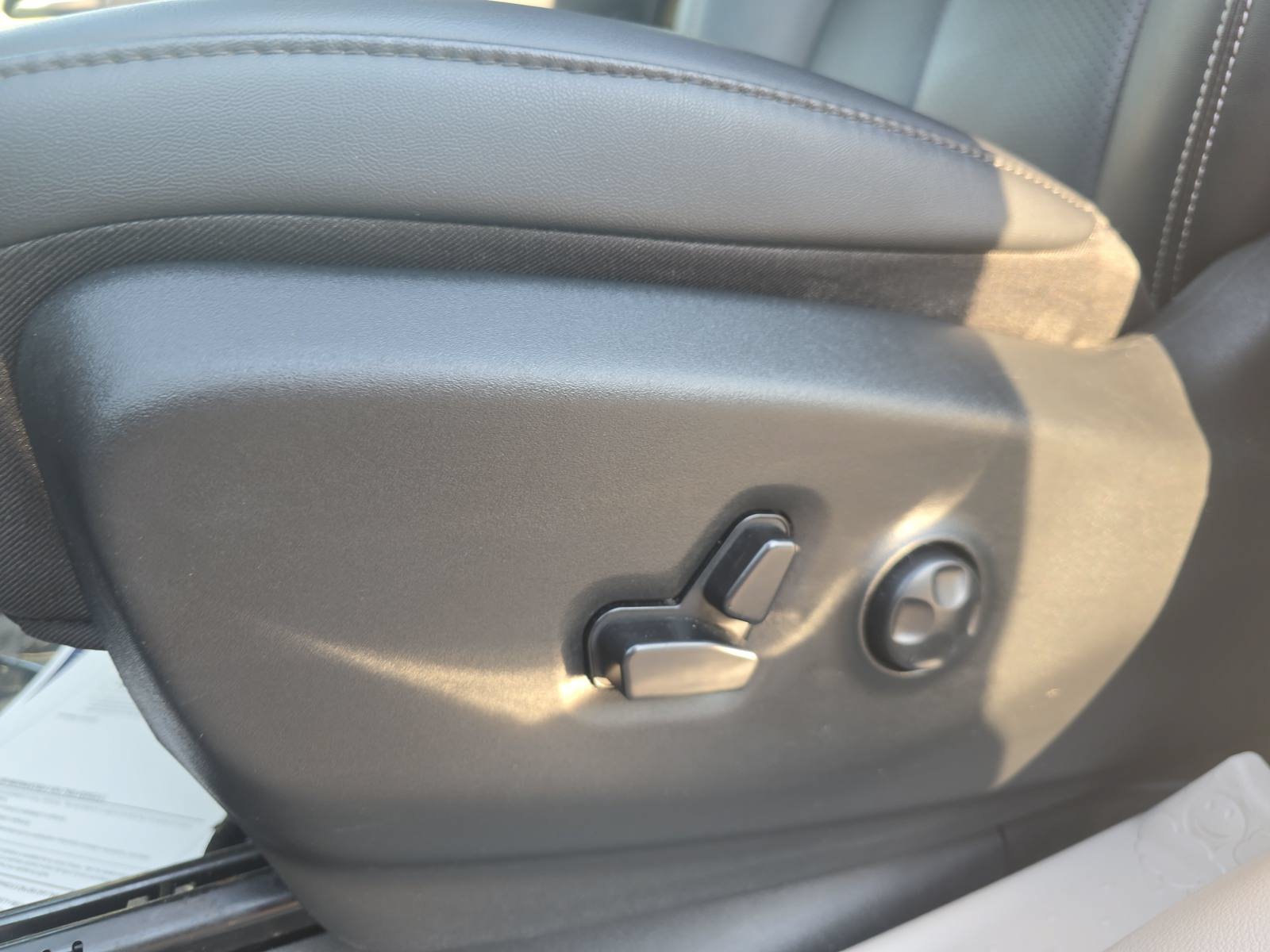 Used 2024 Chrysler Pacifica Limited FWD image 31