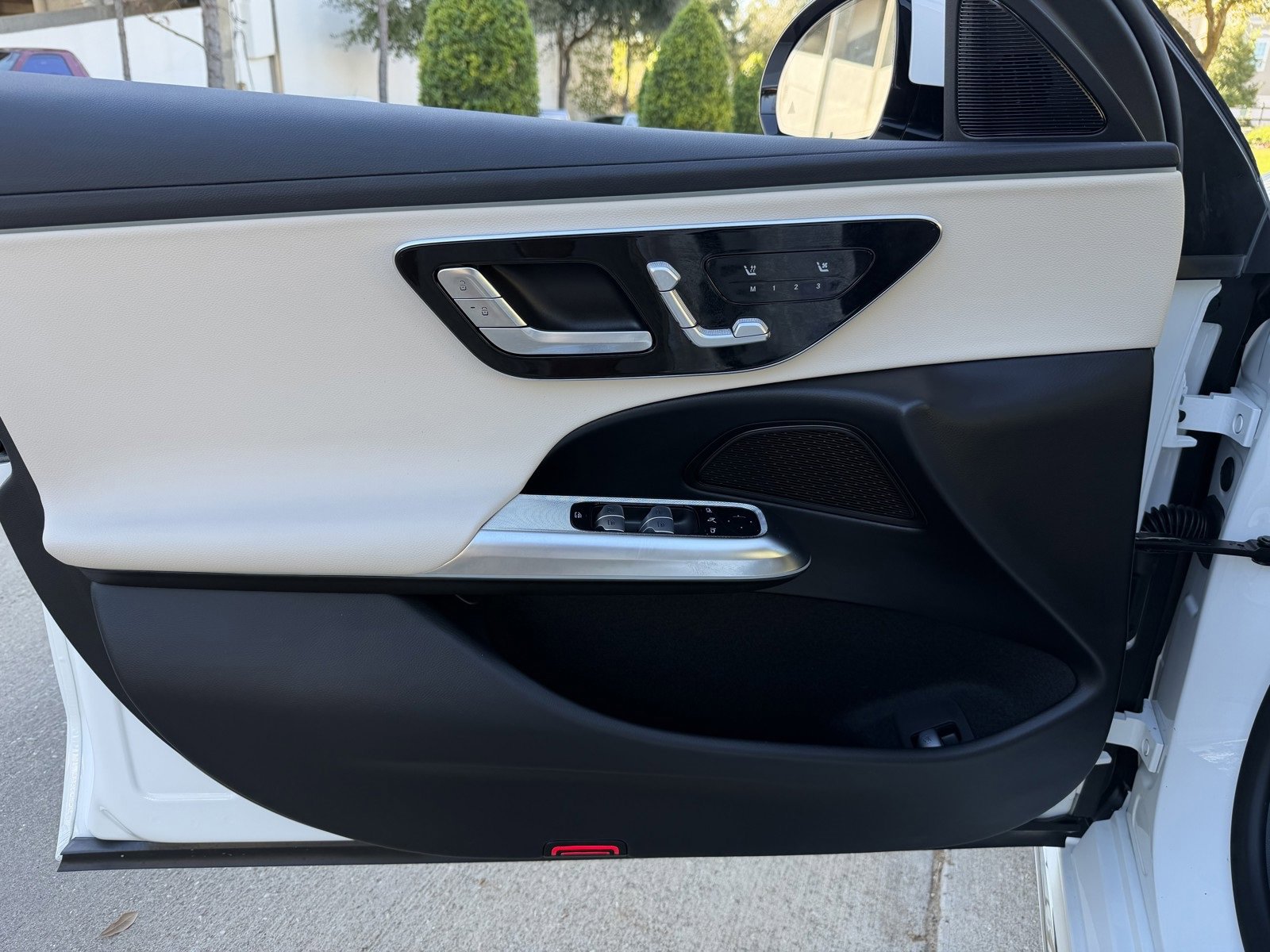 Used 2025 Mercedes-Benz E 350 Sedan image 22