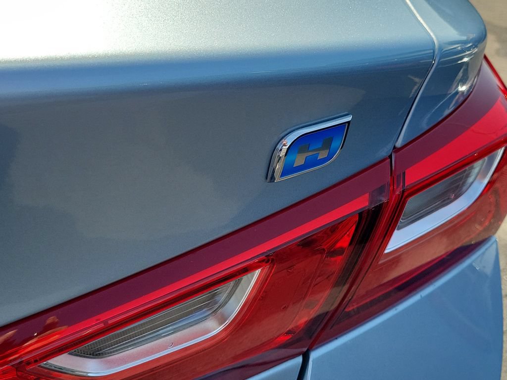 Used 2017 Chevrolet Malibu Hybrid w/ Leather Package FWD image 22