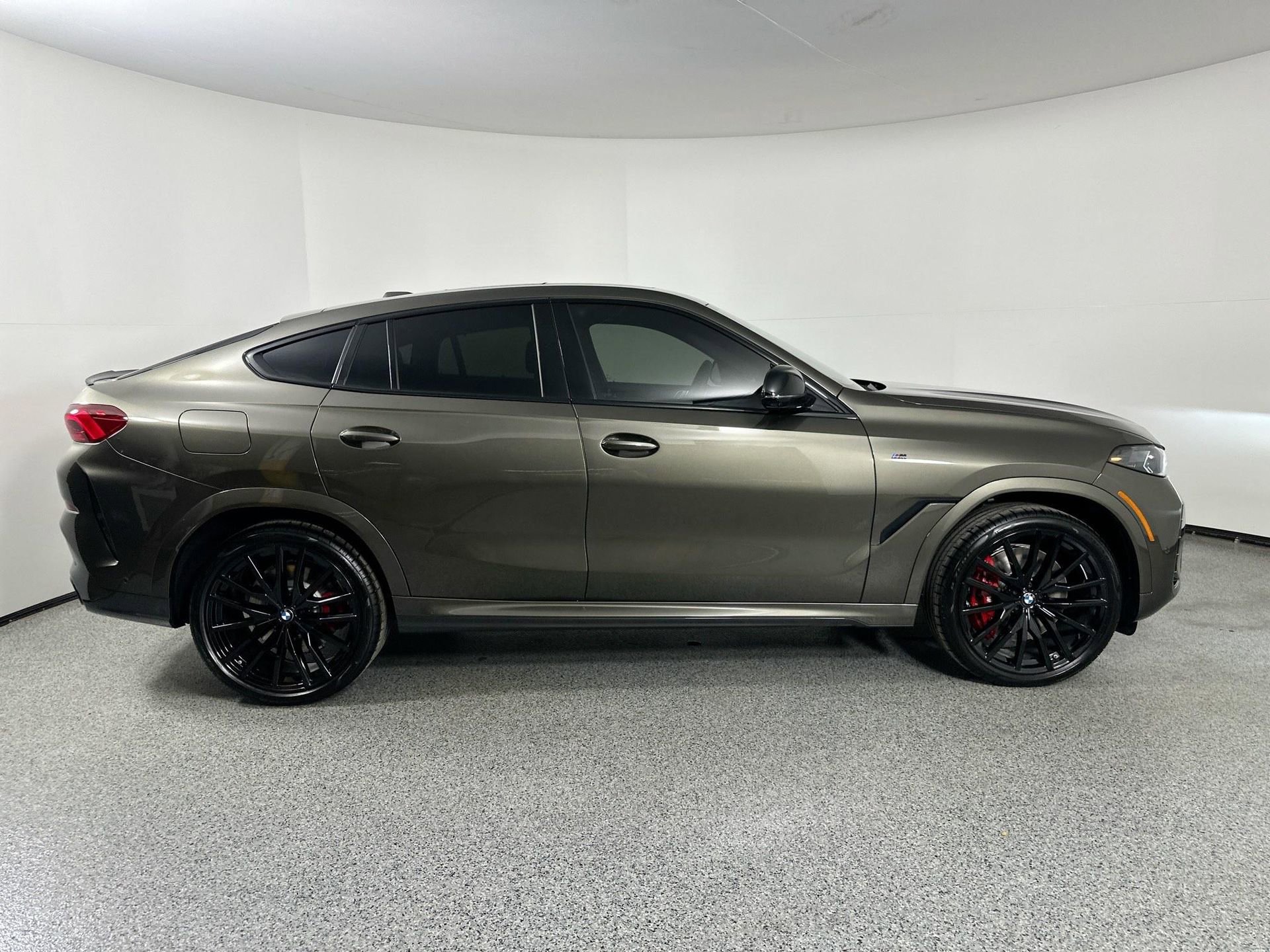 New 2026 BMW X6 M60i image 4
