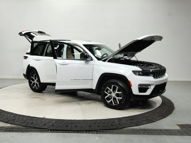 Used 2024 Jeep Grand Cherokee Limited AWD/4WD image 10