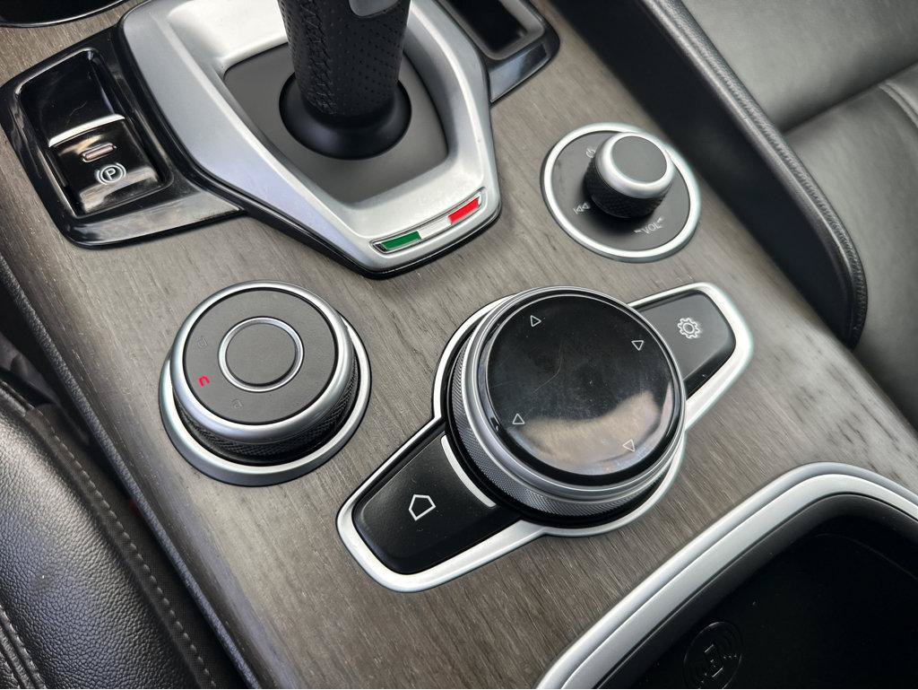 Used 2022 Alfa Romeo Giulia Ti RWD image 29