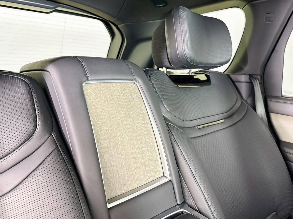 New 2026 Land Rover Range Rover SV image 27