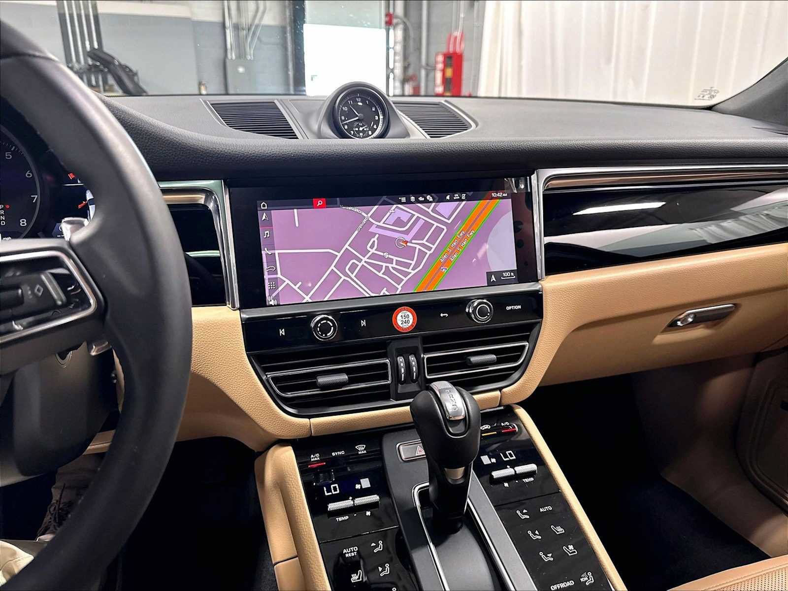 Used 2026 Porsche Macan AWD/4WD image 18