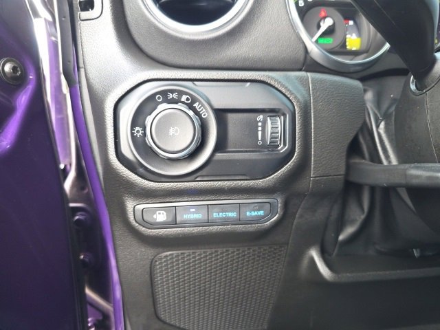 Used 2023 Jeep Wrangler Unlimited Sahara w/ Cold Weather Group image 17