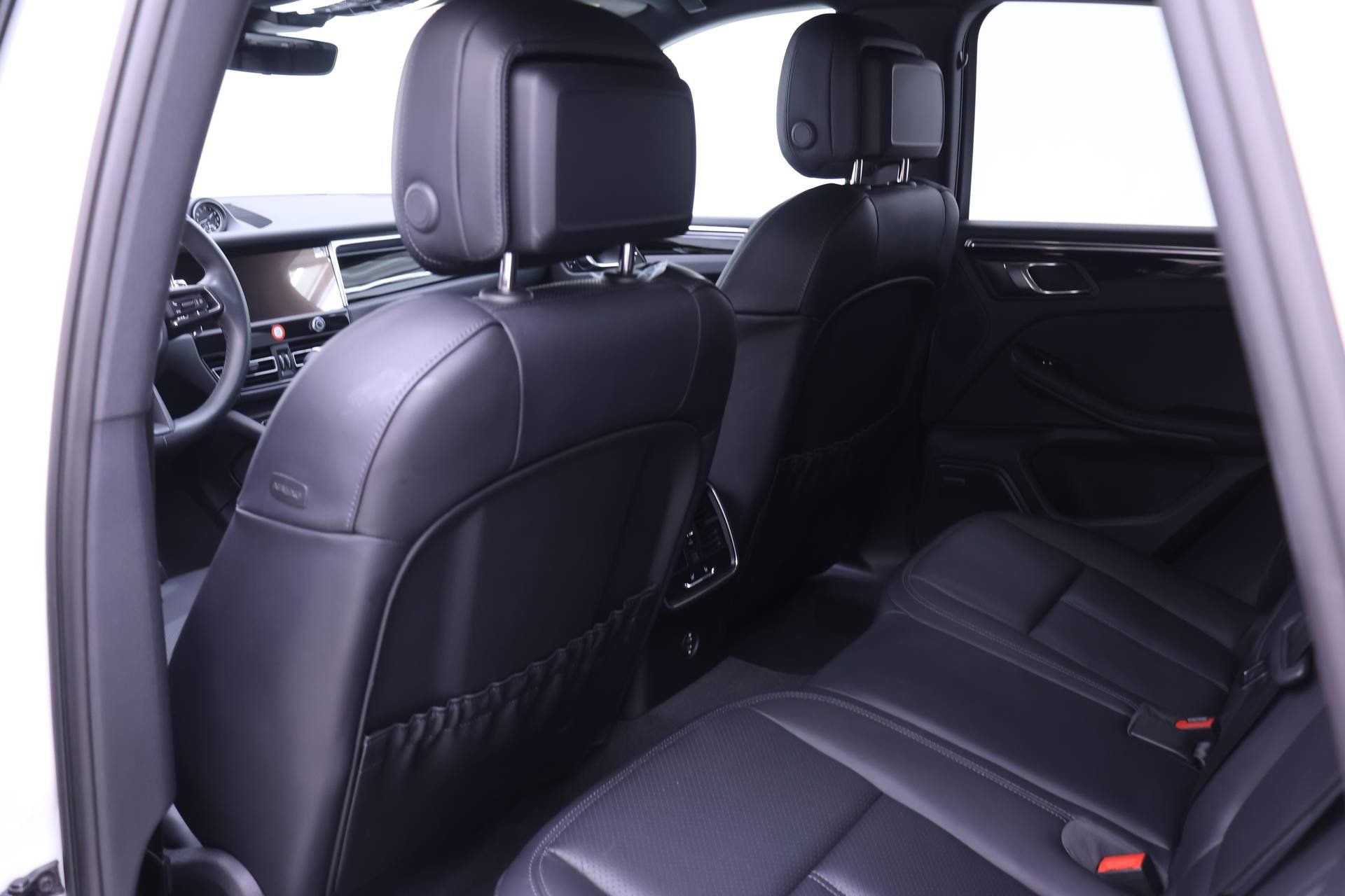 Used 2025 Porsche Macan AWD/4WD image 17