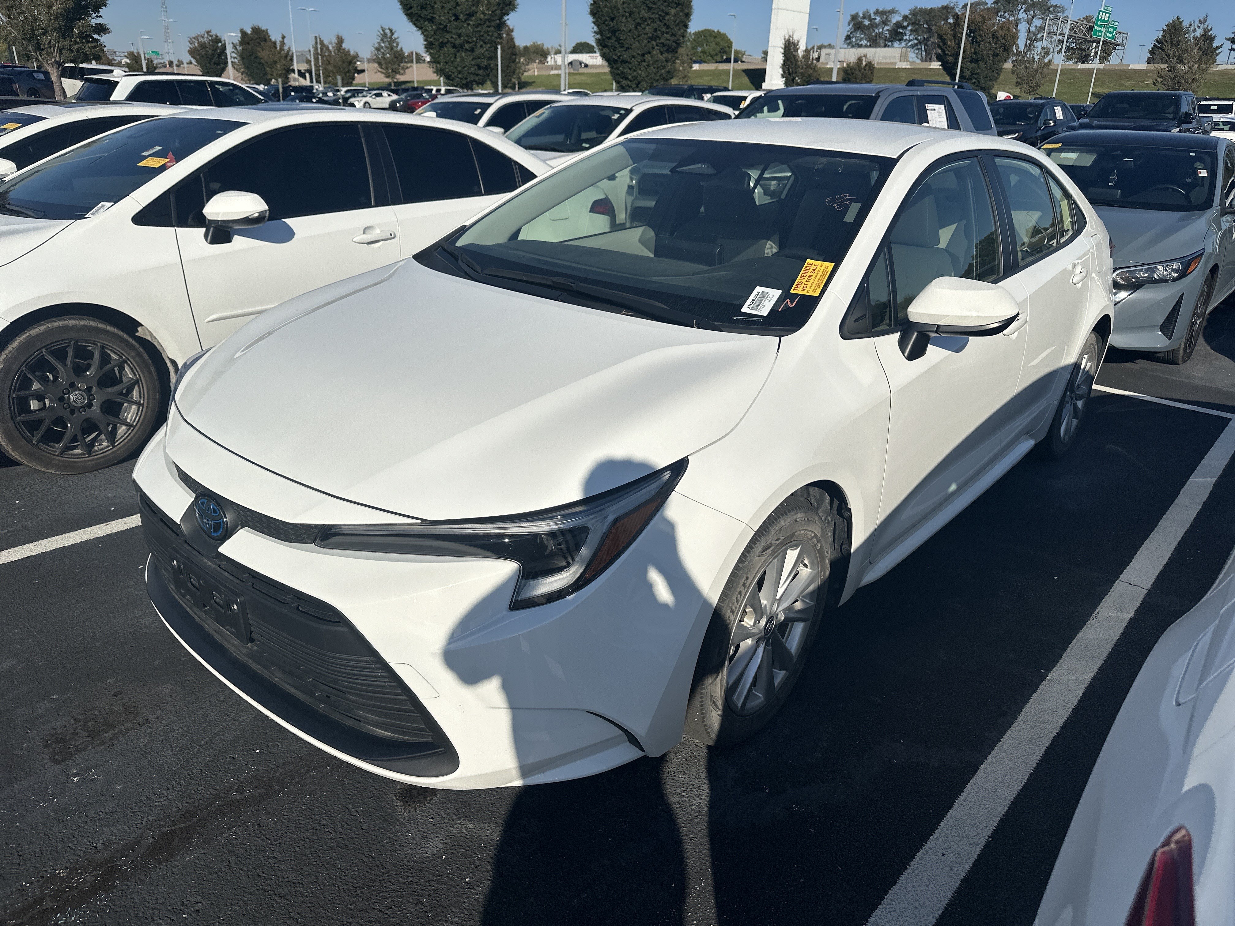 Used 2024 Toyota Corolla LE w/ LE Convenience Package FWD image 3