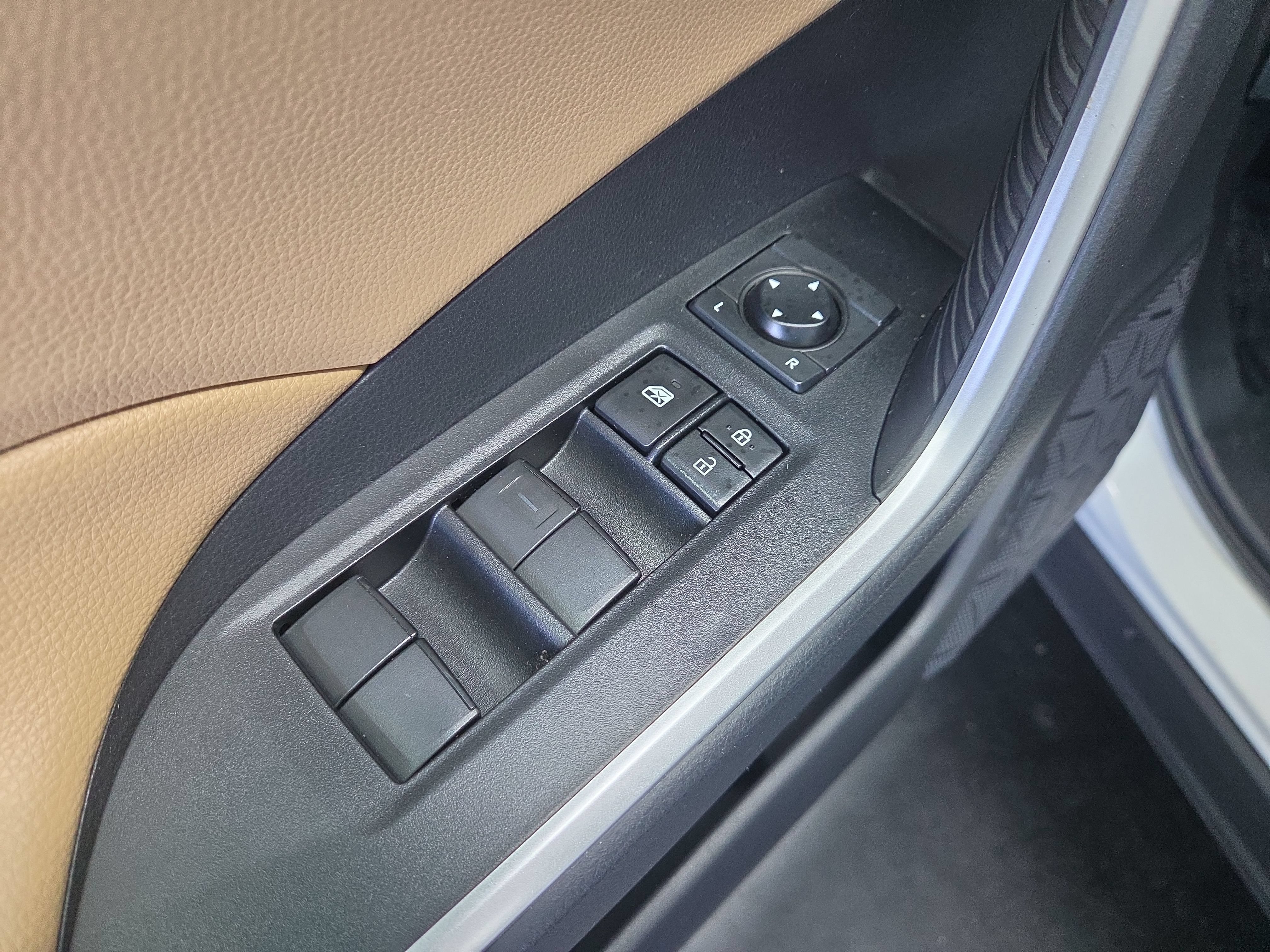 Used 2021 Toyota RAV4 XLE AWD/4WD image 14