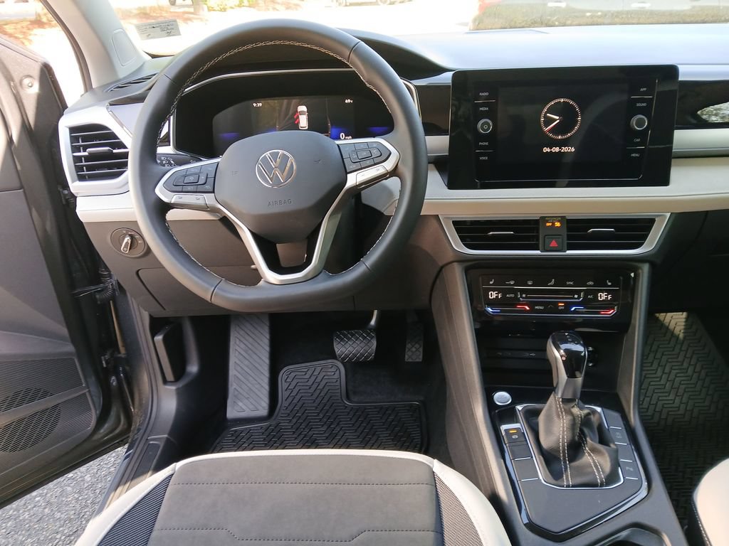 New 2026 Volkswagen Taos SE FWD image 13
