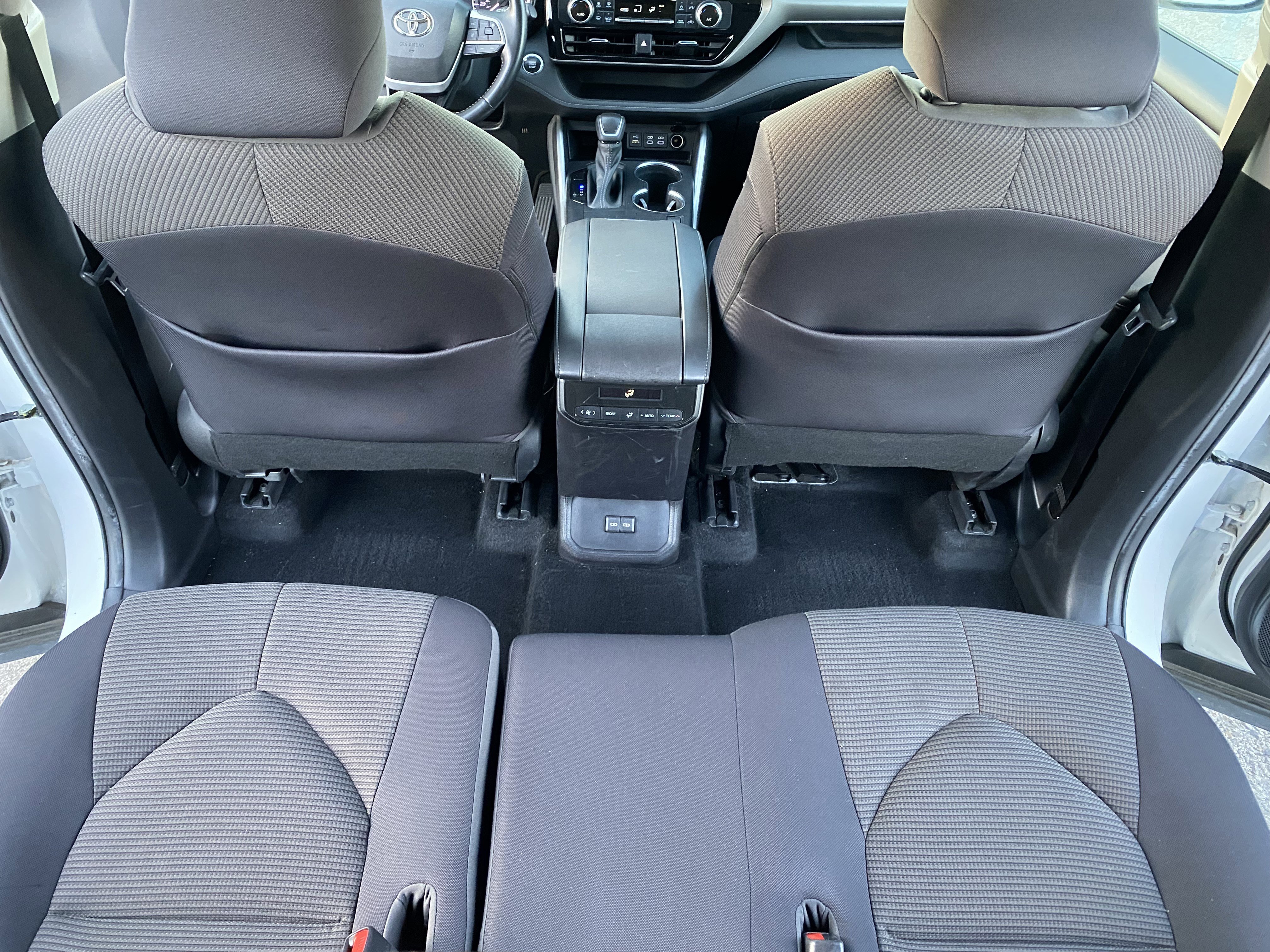 Used 2022 Toyota Highlander LE FWD image 23