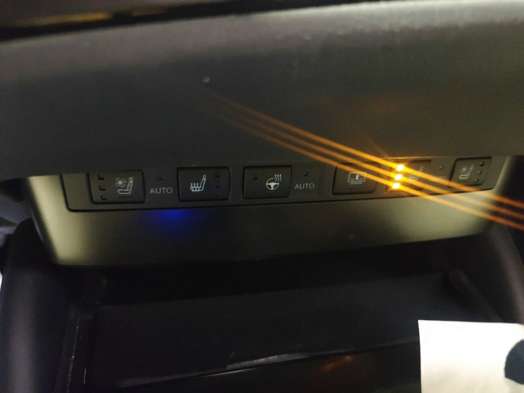 Used 2024 Lexus ES 300h 300h Luxury w/ Technology Package image 10